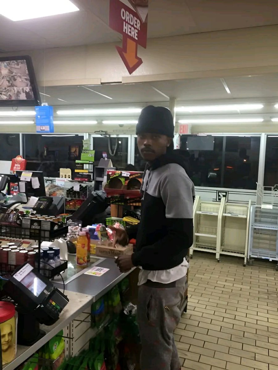 fopminui's tweet image. "I just walked into the 7-11 on 413 in Bristol, PA and saw an older (white) woman at the cash register just about to check in when this guy runs up behind her and says 'don't worry about it ma'am I got you.' He then paid for her stuff!! To which she replied 'oh no you don't have…