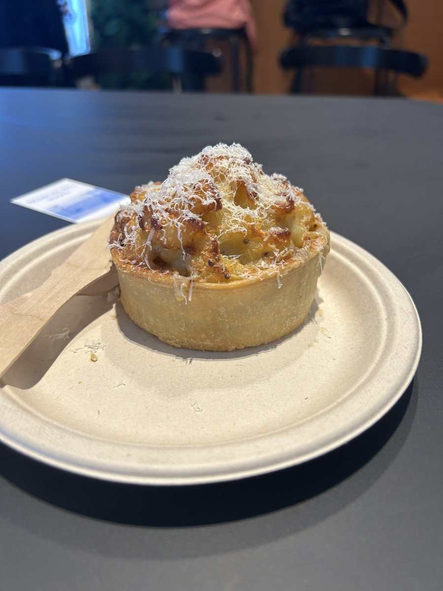 Ladies and gentlemen, I give you…the macaroni pie! With parmesan! #fancy #auldhag #Scotsinlondon