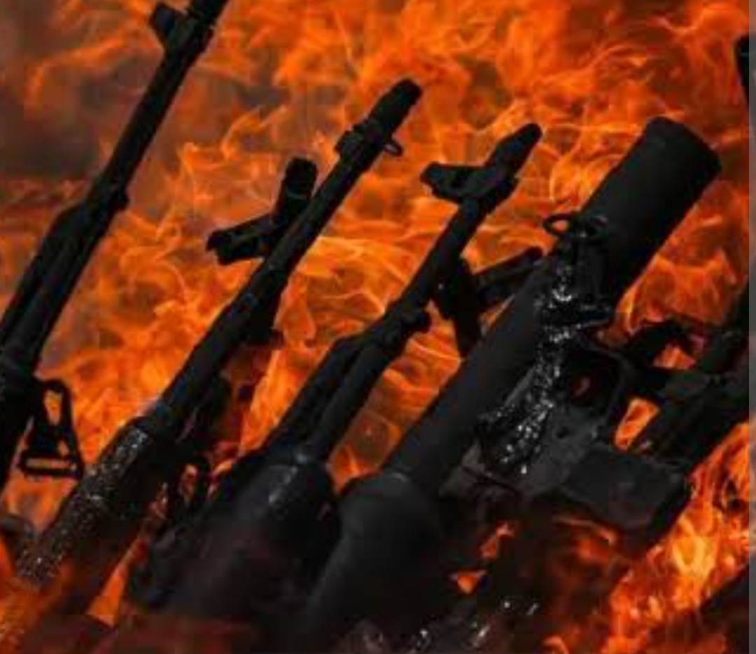 Silahların patlamadan yandığı, barışın, kardeşliğin, demokrasinin  yanmadan filizlendiği TÜRKİYEM...