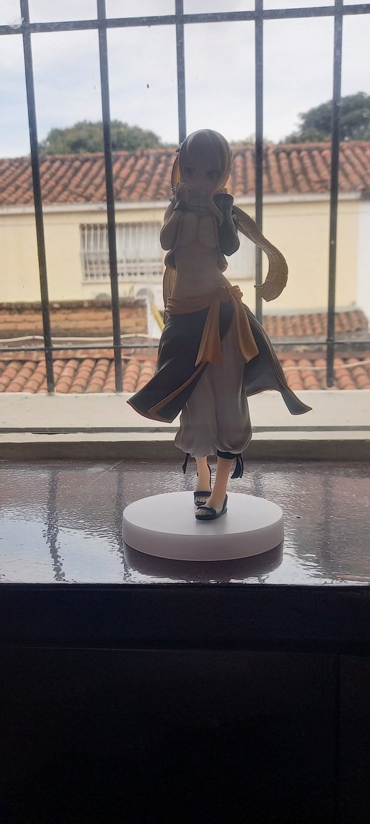 After many months and some problems, I finally have my Lucy figure with Natsu's clothes.