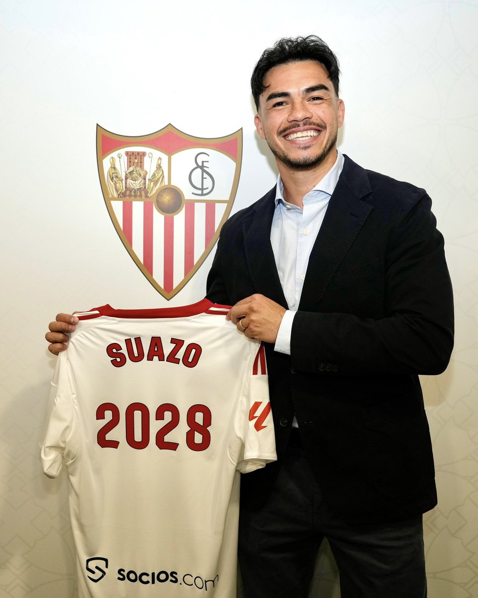 SevillaFC_ENG's tweet photo. 𝐒𝐔𝐀𝐙𝐎 🖊️ 2️⃣0️⃣2️⃣8️⃣ https://t.co/4zLSp6vlH8