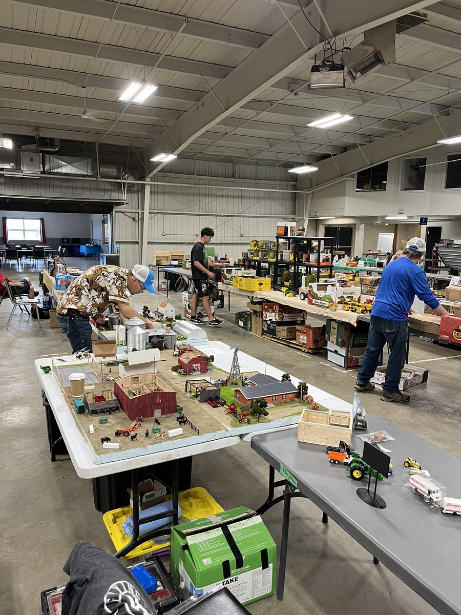 GregOldhaver's tweet image. Set up at Stettler Toy Show is almost complete.#farmtoys