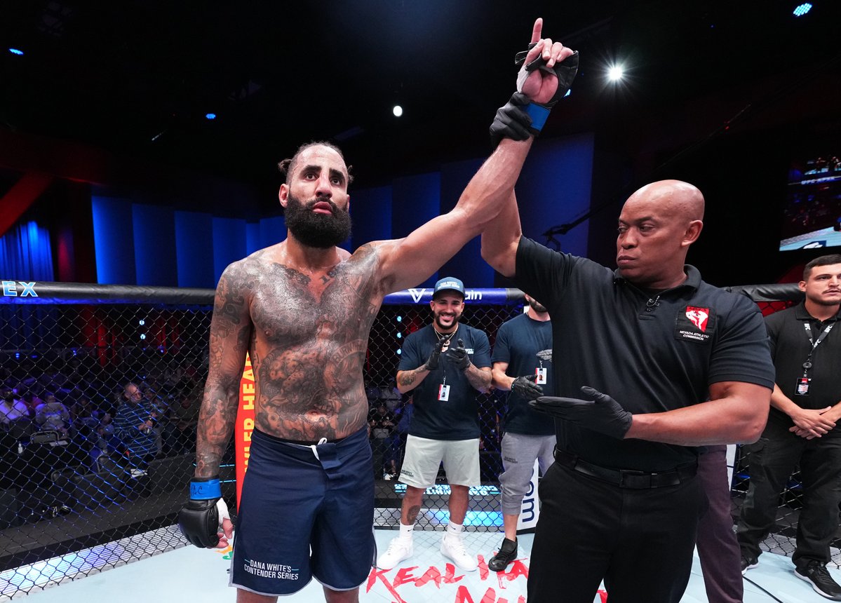 racersfootball's tweet image. 👊 Best of luck to @A_Train_92 tonight at #UFCNashville!
Racer Nation is behind you!
#GoRacers🏇 | 📸Zuffa