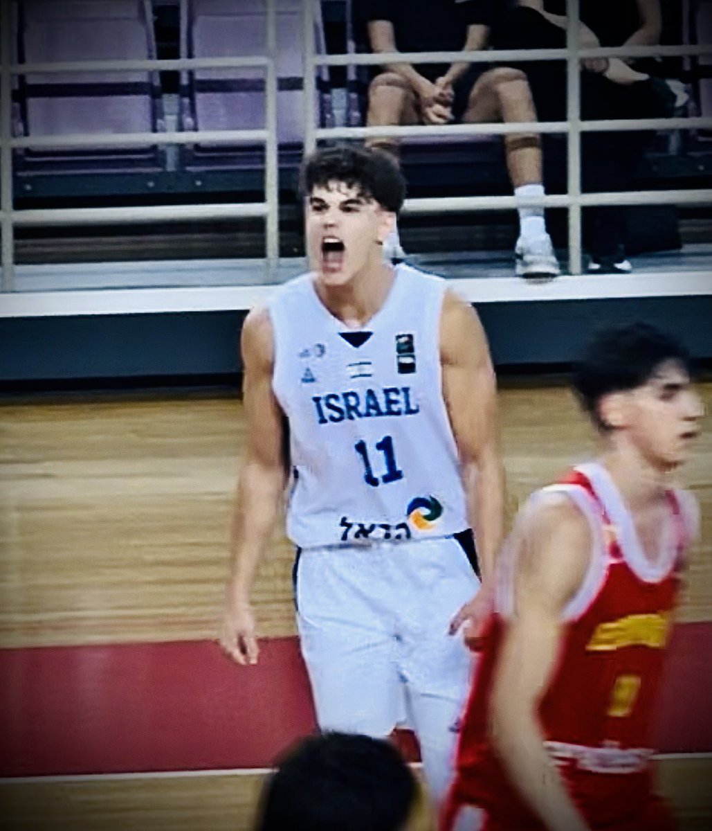 JonChep's tweet image. Big time performance for Israel’s Shachar Doron, dropping 25 points en route to a win over Spain.
Shoots a clean, pure ball and really knows how to play.
Kept pace with Spain’s Lucas Langarita, who caught fire and nearly fueled a late comeback charge.
#FIBAU20EuroBasket