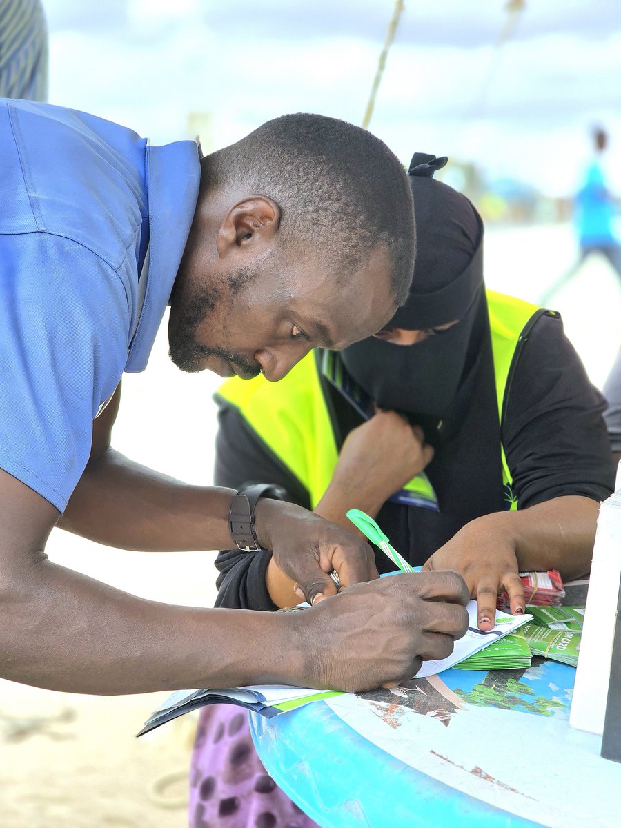 RadioGenKe's tweet photo. On the ground and in touch- Premier Bank sales reps engaging the community one conversation at a time.
#PremierOnTheMove #BankingWithYou #Shariahcompliantbank #ethicalbanking
#BankingThatMoves
@premierbank_ke https://t.co/tjW9RIuI0Q