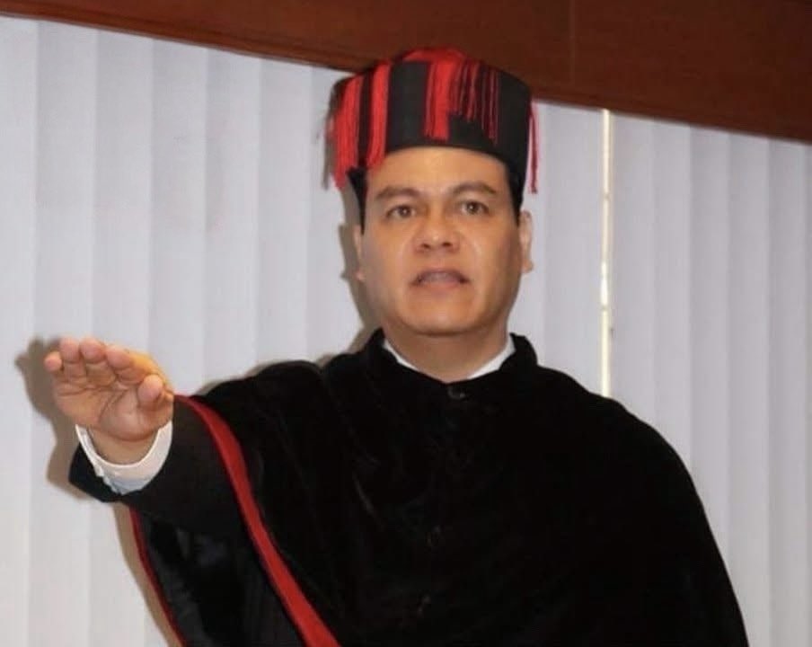 Siempre estaré orgulloso de la profesión que elegí. Felicidades a todos los abogados en su día.  Orgullosamente <a href="/UNAM_MX/">UNAM</a> y <a href="/UAEM_MX/">UAEMéx</a>