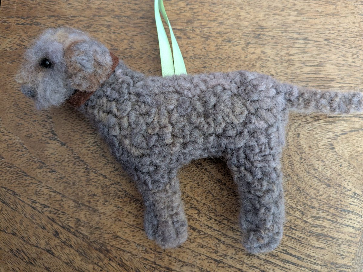 That's the #lagottoromagnolo  finished . Lots of curls...and then some more! I'll be offering the design in my Etsy shop when I've taken some better pictures.