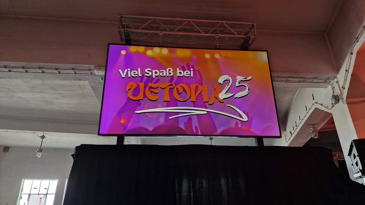 Uetopia war richtig nice!
<a href="/Maarten_Mo/">Maarten</a> mal persönlich zu treffen war mein Highlight.
#Uetopia

Alle die noch bis zum Schluss bleiben :