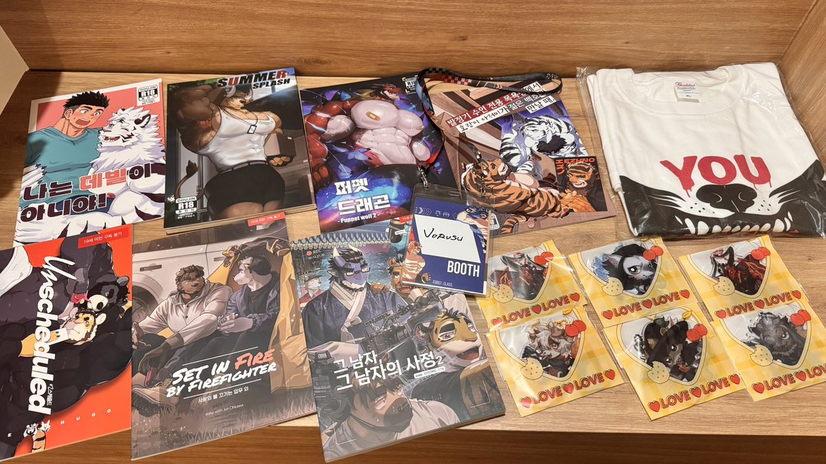 It’s a fulfilling days for FURST CLASS.

It’s my first time traveling Korean.
Thank you everyone for chilling me, giving me presents and feeding me the foods!

Sorry I forgot to take a photo for my booth, it will be memorable.

I got too much name card and postcard Ahh,tysm!!💛💛