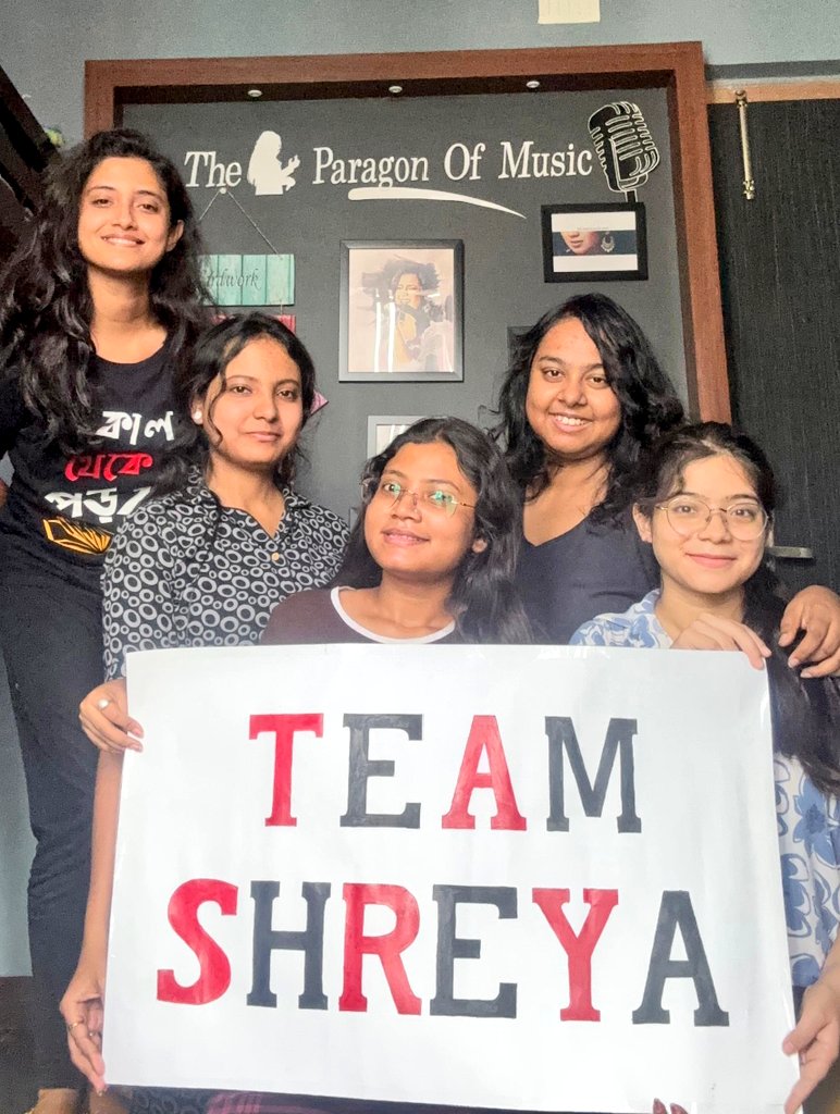 SamriddhaGuhaSG's tweet photo. We are recognised by your name SG! 
The Team Shreya (5 here + 40M) 

23 YEARS OF SHREYA GHOSHAL https://t.co/jZX1oRnDLO