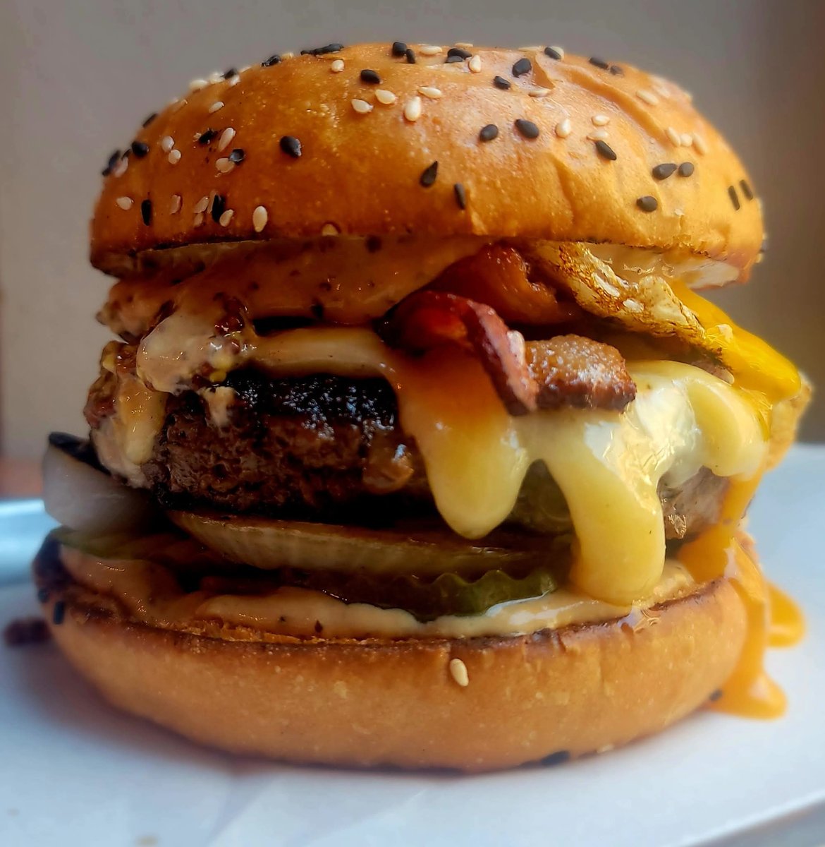 Block16Omaha's tweet image. Sailor burger. wagyu and bone marrow patty, real cheddar from England, bacon, braised onion, pickle, full English breakfast burger sauce and English mustard on a proper tuxedo bun. A portion of each burger sold will go to Sail On And Fly High to support mental health awareness