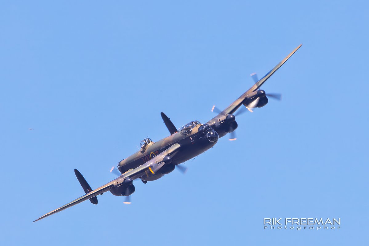 rickfr01's tweet image. What a fantastic bonus this afternoon having the Avro #Lancasterbomber of the @RoyalAirForce #bbmf fly over the @BCLivingMuseum close to my home. 😎👍
With thanks & help from @flightradar24
@CanonUKandIE @BenroTripods @flight_raf @ExpressandStar @DudleyNews1 #liveforthestory