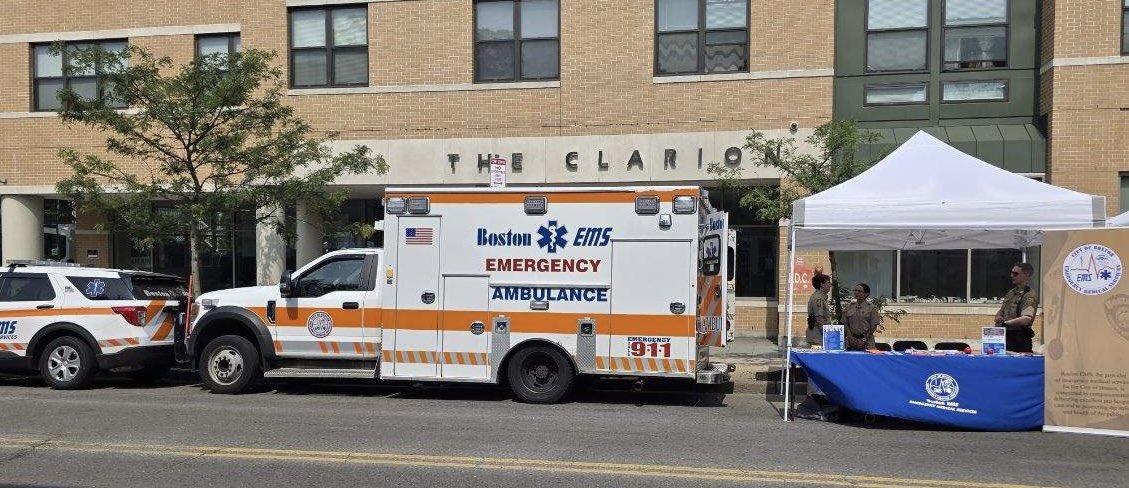 BOSTON_EMS's tweet image. Good morning from Open Streets in Roxbury! Our team is set up at 311 Blue Hill Ave offering free blood pressure checks and Hands-Only CPR demos. Stop by and say hello!