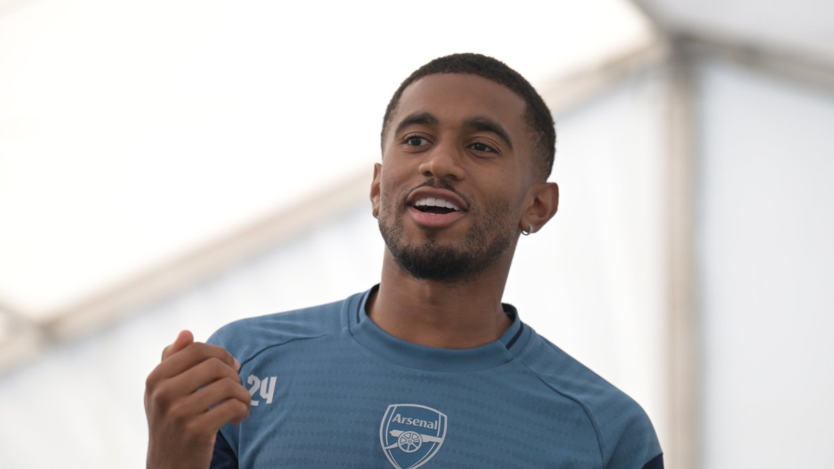 Arsenal's tweet photo. Weekend work 💪

The best snaps from day three of our La Manga training camp 👇 https://t.co/yP9l7X1AtF