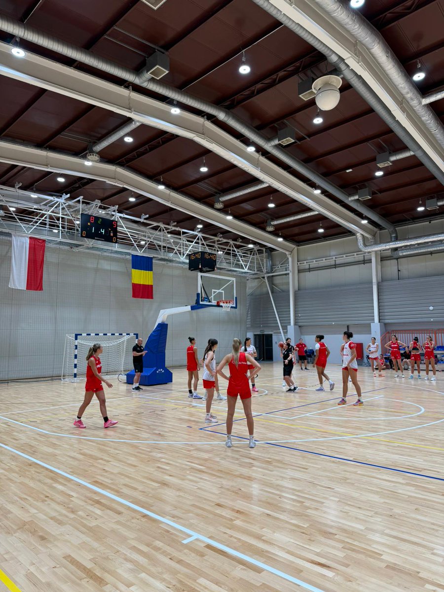 ⚪️🔴 Pozdrowienia ze zgrupowania w Cetniewie, przesyła KNU16K prowadzona przez trenerkę Annę Talarczyk 🏀 Koszykarki przygotowują się do gier kontrolnych z reprezentacją Rumunii, przed zbliżającymi się Mistrzostwami Europy do lat 16 🏆

<a href="/GrupaORLEN/">ORLEN</a>  #MłodośćIdziePoSwoje