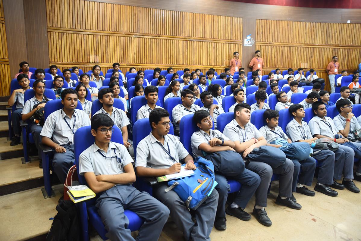 iiserkol's tweet image. On the occasion the 20th Institute Foundation Day and the Open House event with science exhibition organized was attended by more than 1000 students from neighbouring  schools with  lots of excitement. 

@EduMinOfIndia @nawegate 
@skkhare781 @priyank_june 
@PTI_News @PIB_India