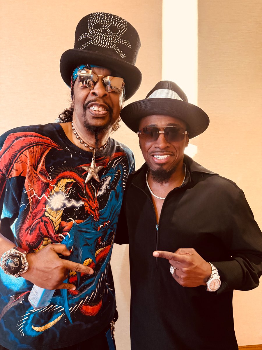 Bootsy Collins (@bootsy_collins) on Twitter photo LA u don't want to miss <a href="/EddieGriffinCom/">Eddie Griffin</a> Show Tonite! That mug had my whole crew & the Sold Out Ground on the Floor last Nite!🤯😂🤣 Tried to get back after the show, but them mugs had me surrounded with takin' Pix's & Funkaby stories! I loved every minute of it. 😊😜Tell Hulk, I LA u don't want to miss <a href="/EddieGriffinCom/">Eddie Griffin</a> Show Tonite! That mug had my whole crew & the Sold Out Ground on the Floor last Nite!🤯😂🤣 Tried to get back after the show, but them mugs had me surrounded with takin' Pix's & Funkaby stories! I loved every minute of it. 😊😜Tell Hulk, I