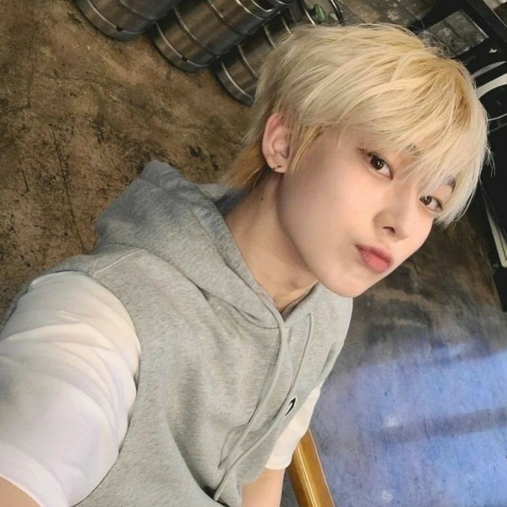 h_yeokyo's tweet image. sunki au long
2521. em uma época de crise financeira o sonho de niki se tornar um esgrimista é ameaçado, mas acaba não desistindo do seus objetivos e seguindo em frente. ao mesmo tempo, ele descobre o amor junto com kim seon woo.
