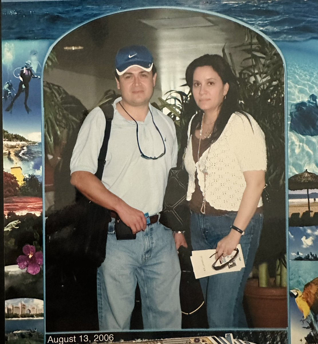 ✨ ¡Del baúl de los recuerdos, agosto de 2006! ✨

Este viaje marcó el inicio de un gran sueño: fortalecer el turismo en nuestra querida Honduras, especialmente la industria de cruceros.

Fue Juan Orlando quien, con visión y compromiso, luego consolidó ese proyecto cuando fue