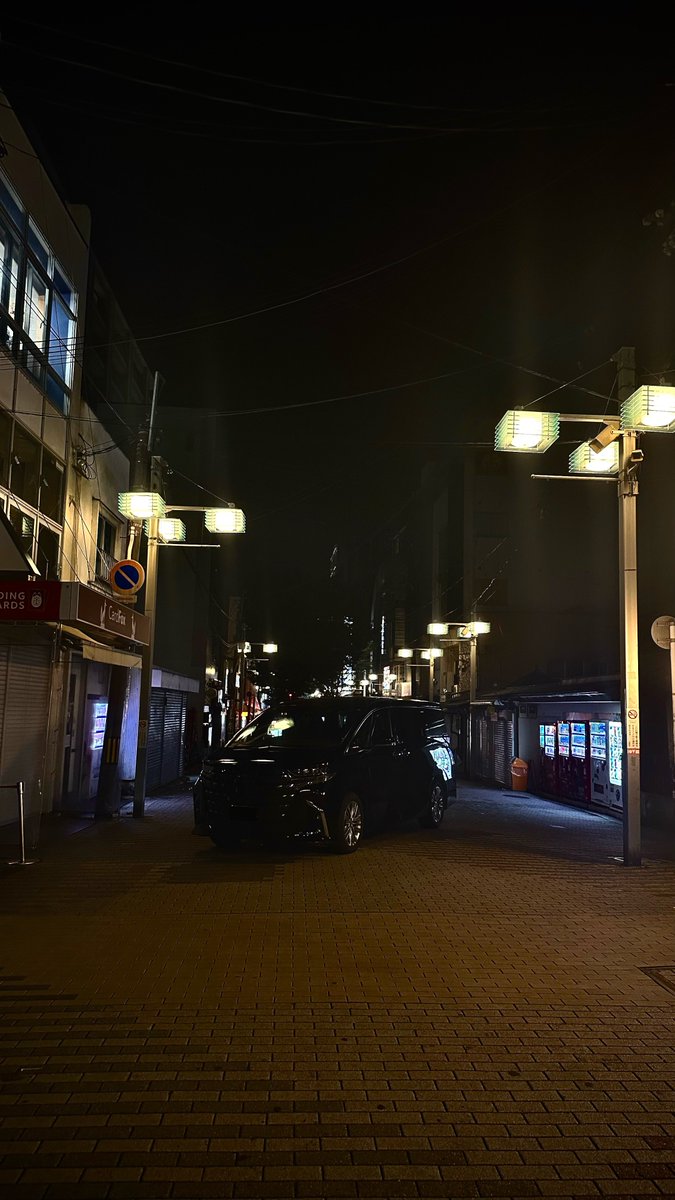 nclso9's tweet photo. 夜の河原町えぐいばり映え https://t.co/vRPmvsio11