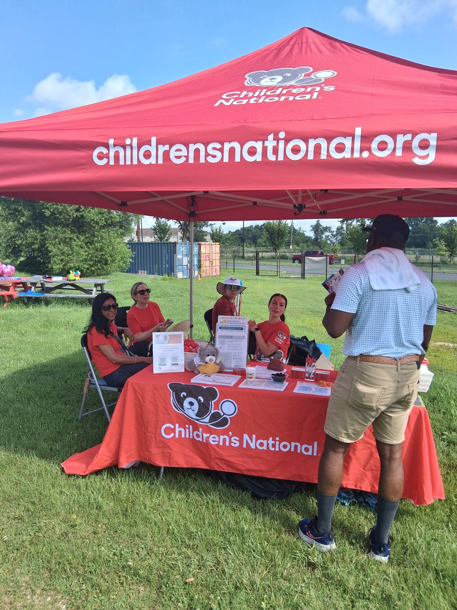 Stamper4DC's tweet image. 📣 We’re live at Nourish the Block: Ward 7 Food Equity Day at East Capitol Urban Garden Farm (5901 East Capitol St NE)!
🌽🥕 Free food demos, local resources & community vibes—bring your own chairs/tents