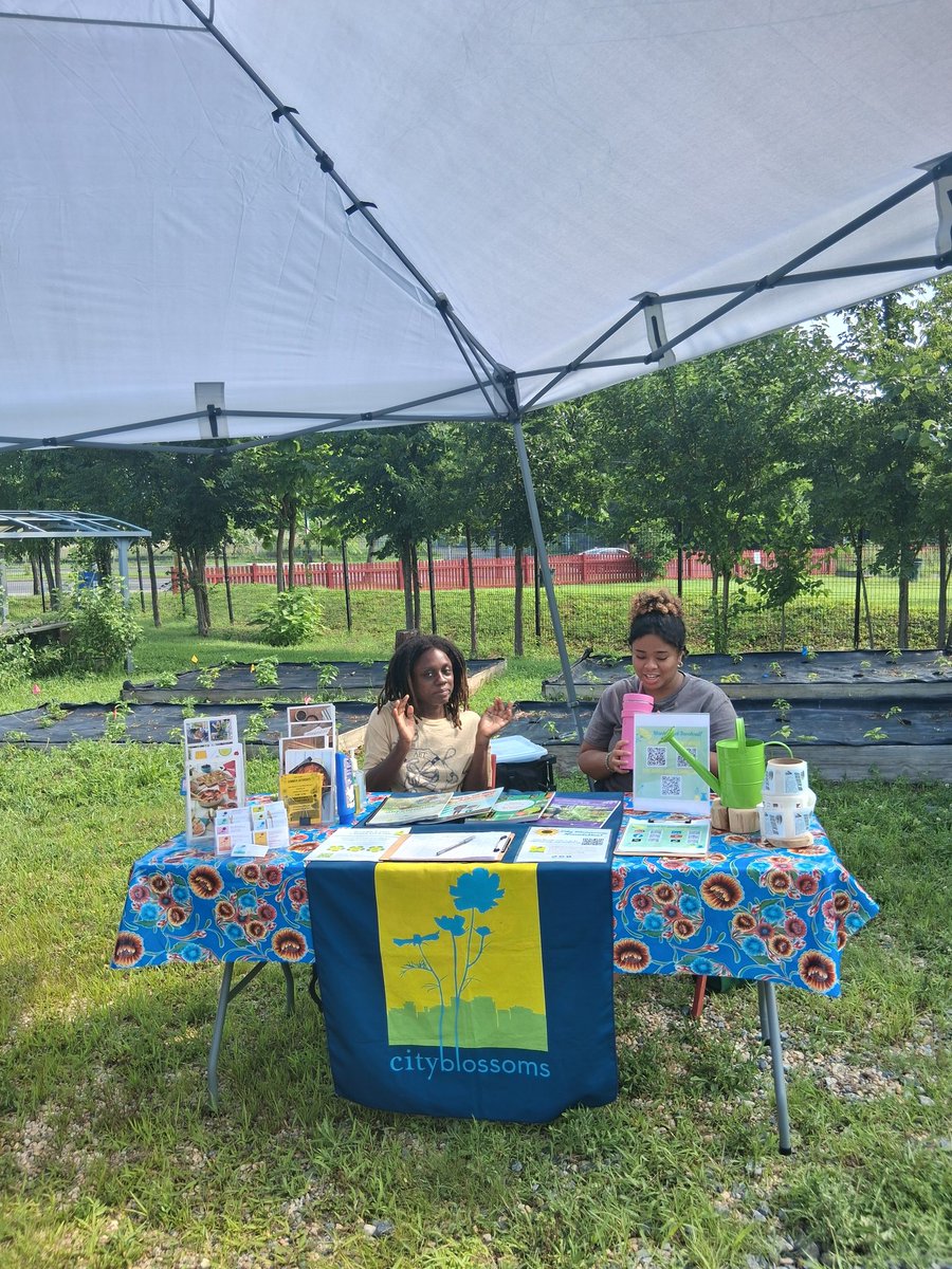Stamper4DC's tweet image. 📣 We’re live at Nourish the Block: Ward 7 Food Equity Day at East Capitol Urban Garden Farm (5901 East Capitol St NE)!
🌽🥕 Free food demos, local resources & community vibes—bring your own chairs/tents