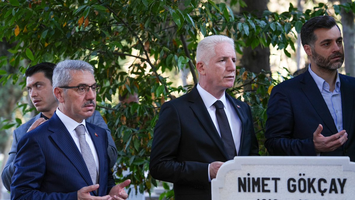 Valimiz Davut Gül, Cumhurbaşkanı Başdanışmanı, Ekonomi Politikaları Kurulu Üyesi, gazeteci ve yazar Yiğit Bulut’un Marmara İlahiyat Camii’nde kılınan cenaze namazına katıldı.

Vali Gül, Karacaahmet Mezarlığı’na defnedilen merhum Bulut’un ailesi ve yakınlarına başsağlığı