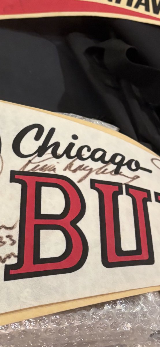 Anyone know who this is? I thought it might be the 84-85 bulls but this name doesn’t seem to fit the roster?
#thehobby <a href="/CardPurchaser/">Card Purchaser</a>