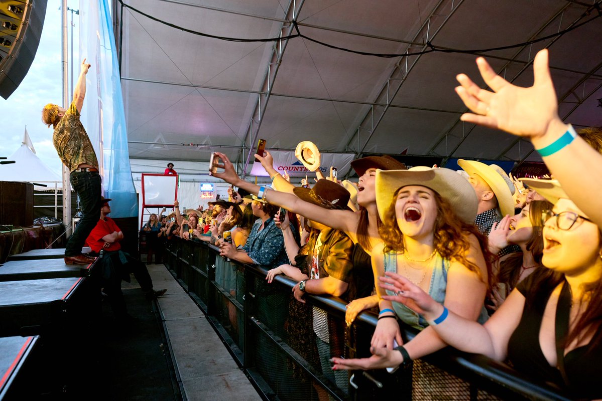 CharlesWesleyG's tweet image. First time up at the @calgarystampede was one I’ll never forget. That was what it’s all about right there folks! Thank you for showing out and bringing the energy! Beautiful country you’ve got up there.
📸 @equirk