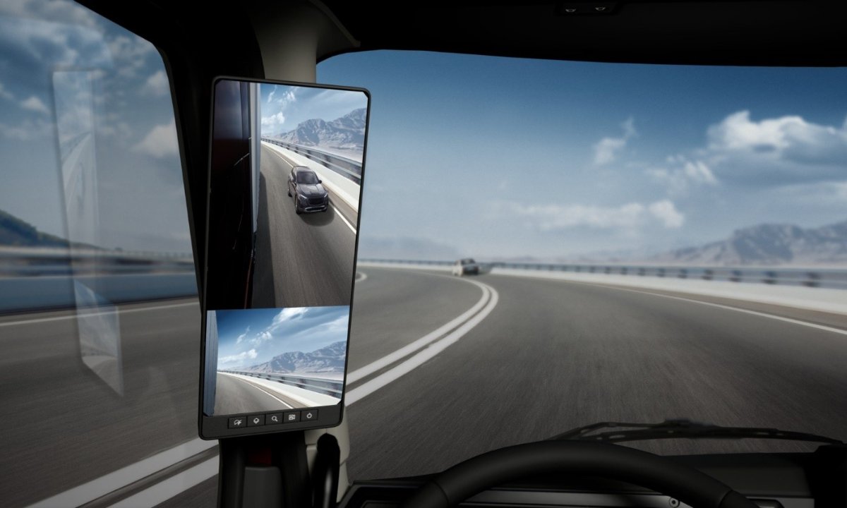 HDTrucking's tweet image. Mirrors improve safety: loom.ly/GZhNu04
Mack's digital mirror system eliminates blind spots around the truck while enhancing aerodynamic performance.
#blindspots #mack #mirrors #safety #trucks