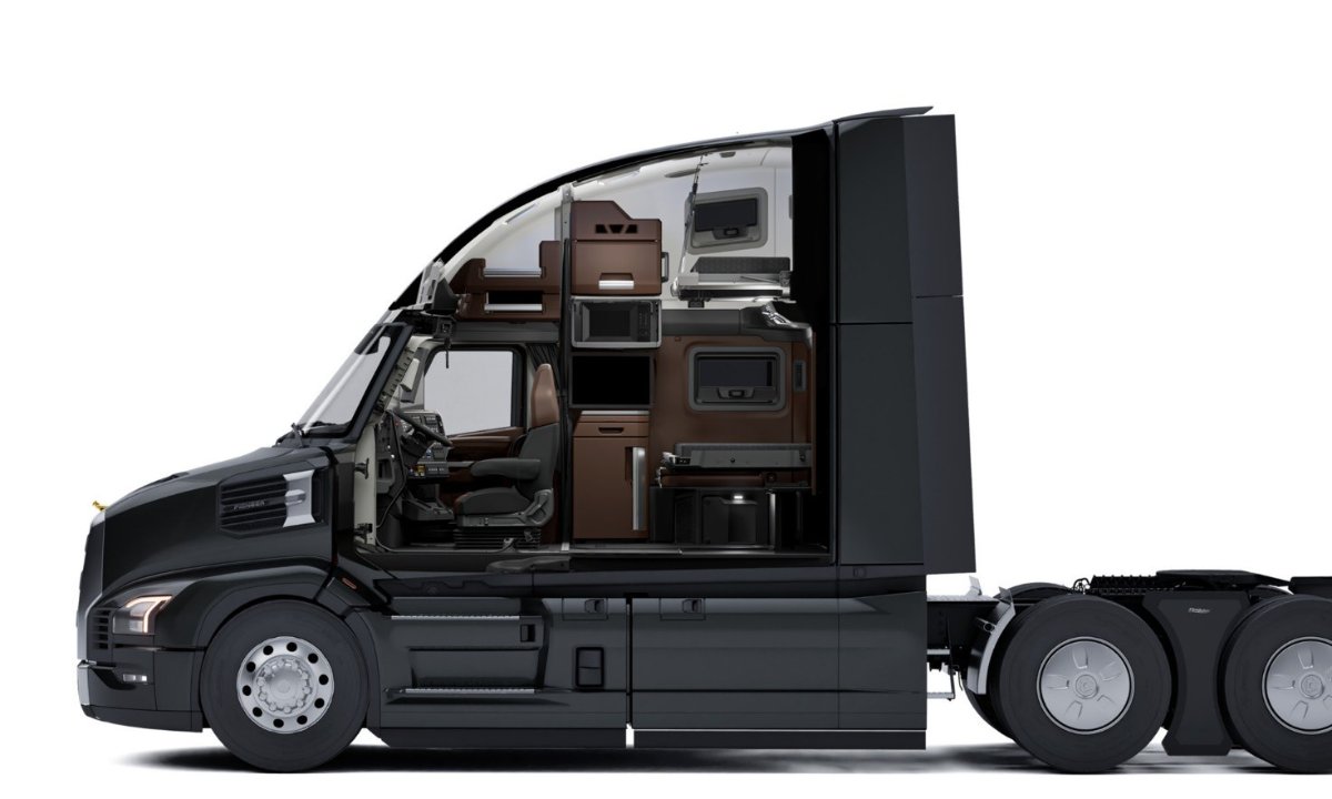 HDTrucking's tweet image. Mirrors improve safety: loom.ly/GZhNu04
Mack's digital mirror system eliminates blind spots around the truck while enhancing aerodynamic performance.
#blindspots #mack #mirrors #safety #trucks