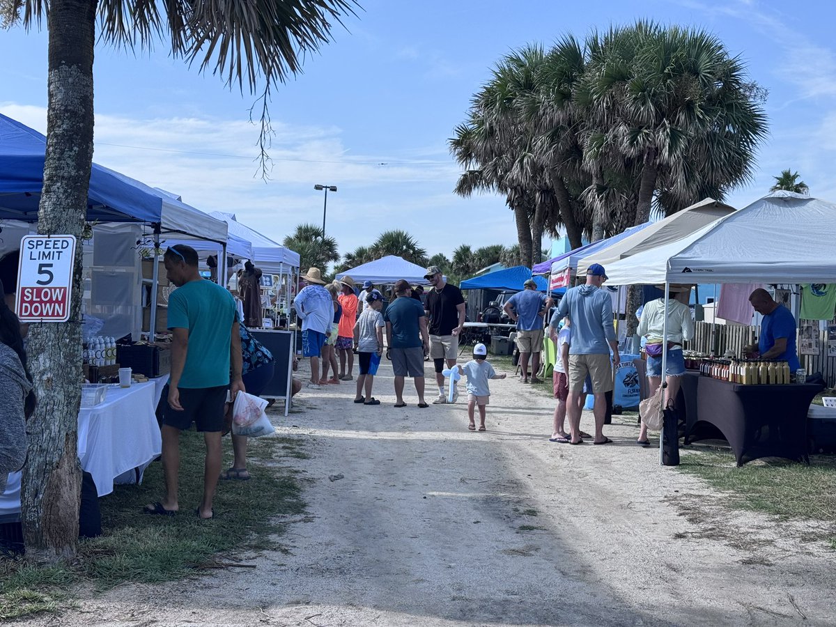FlaglerOars's tweet photo. Flagler Beach Farmers Market in its new spot right next to Veterans Park!
It's always an amazing feeling to be welcomed by the community and have the opportunity to share vital information.
#FlaglerBeach #FarmersMarket #CommunityEducation #PublicHealth #SupportLocal #Community https://t.co/5UnG9X1lIY