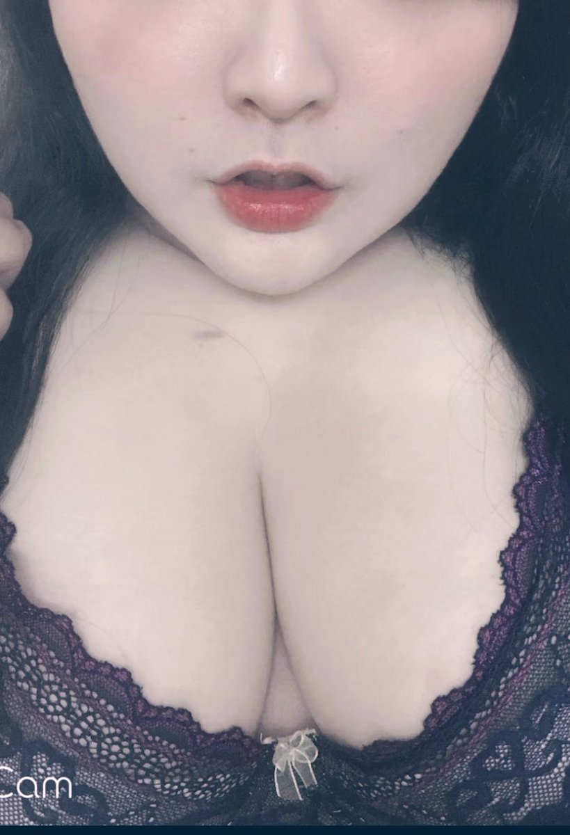 是自己聊天能力下降還是現代人真的太難聊，又或者是年紀有了沒辦法像以前一樣瘋瘋癲癲的，常常聊個幾句就能把話題聊死，哈哈哈，真的是話不投機半句多啊！以前總是有辦法從外太空聊到內子宮，從天黑聊到天亮，哈哈哈
#圖文不符之舊照