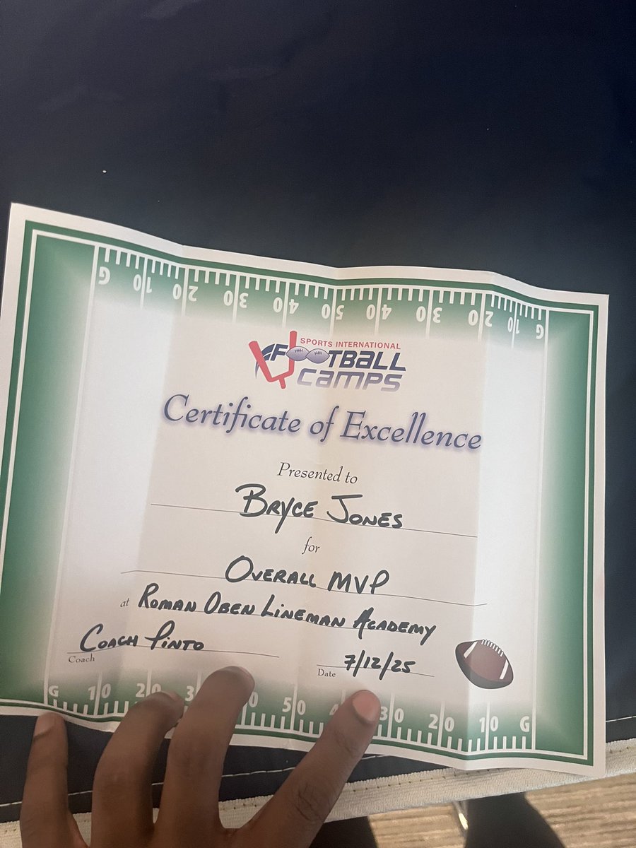 Bkjones0's tweet image. Thank you to @sifootballcamps Had a great camp.“Overall MVP” 💪🏾 Thank you to all the coaches and counselors. @R_Oben @22CoachMoe @CoachRosciano . @CoachDrach @DigInMules @CoachB_Reynolds @CoachStoNGo @tix2gunshow