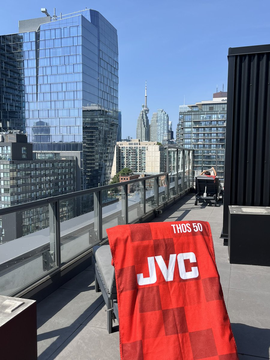 Roof top Reds 🔴🏆Standing Free in Toronto 🙌