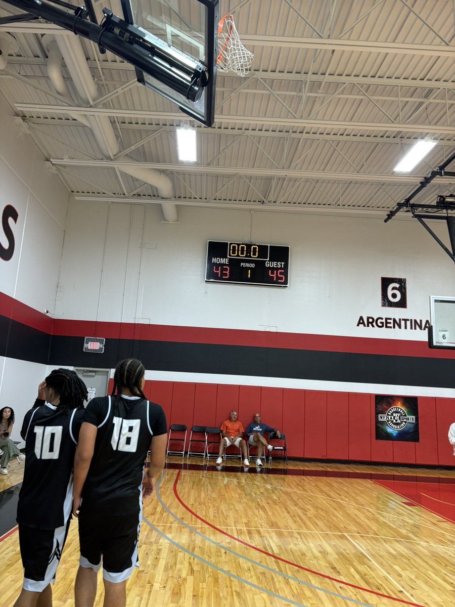 Great team win last night‼️ checkout Stats below ⬇️ 45-43 win came back from 15 point deficit. 

6’5 Jerome Delaney- 11 PTS, 4 AST, 3 Charges &amp; Game winning Charge. 

6’0 Latrell Kelly- 13 PTS, 2 AST, 2 STLS

6’2 Isiah Manuel- 8 PTS, 4 REB

6’4 Lucas Johnson- 7 PTS, 3 STLS Game