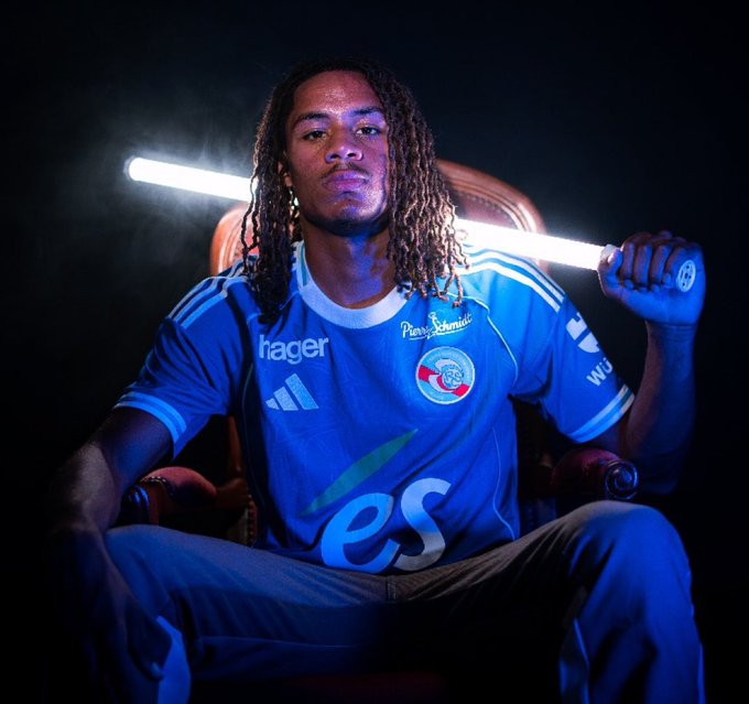 CFC_DYNAMO (@cfc_dynamo) on Twitter photo 🚨🔵 Official, confirmed. Mathis Amougou joins RC Strasbourg on permanent deal from Chelsea, five year contract.
Chelsea also mantain buy back clause for the midfielder who previously joined #CFC from St Etienne in January.
(<a href="/FabrizioRomano/">Fabrizio Romano</a>) 🚨🔵 Official, confirmed. Mathis Amougou joins RC Strasbourg on permanent deal from Chelsea, five year contract.
Chelsea also mantain buy back clause for the midfielder who previously joined #CFC from St Etienne in January.
(<a href="/FabrizioRomano/">Fabrizio Romano</a>)