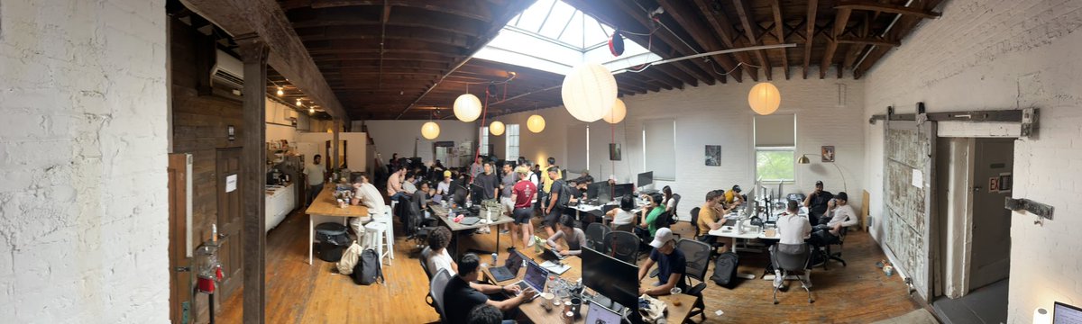 fractaltechnyc's tweet image. Full-House Fractal X Flowglad Havkathon
Overflow hacking on the roof!