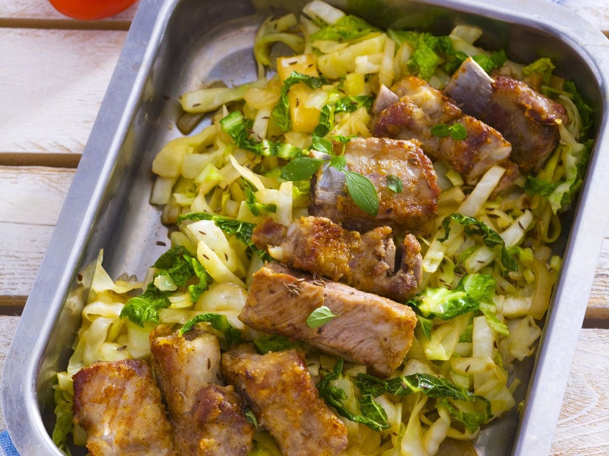 hibsnet's tweet image. Chippy tea tonight.

Cabbage &amp;amp; ribs.

#ChippyTea