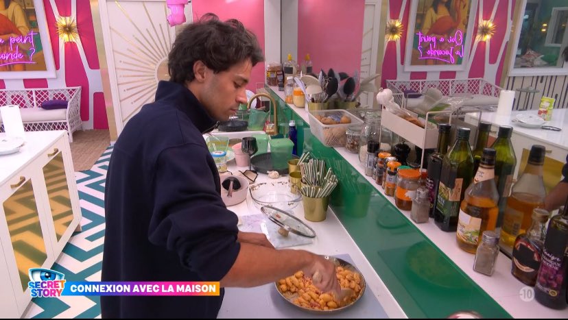 Manon tweet media