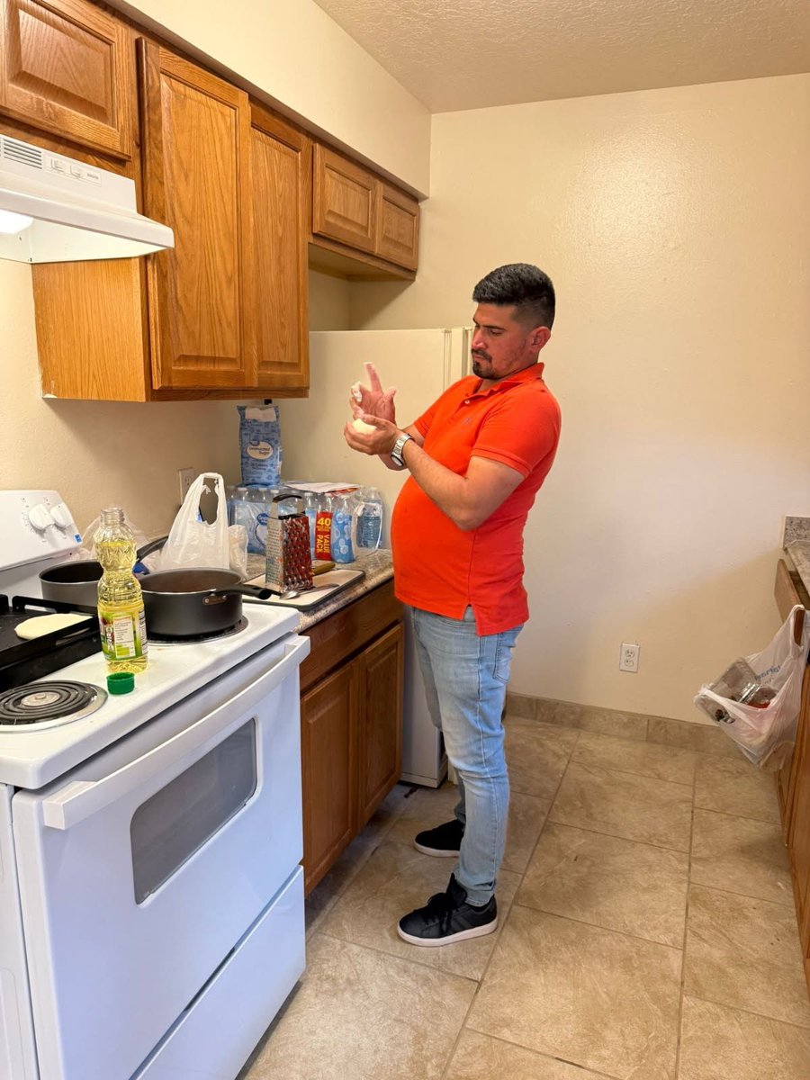 Millions of people saw a video this week of Deivi Molina-Pena, seen here making an arepa in his Albuquerque apartment, screaming for help as ICE arrested him in a local Walmart. 

Our story at <a href="/source_nm/">Source New Mexico || bsky @sourcenm.com</a> interviews his family and explores a feud that might have led to his arrest: