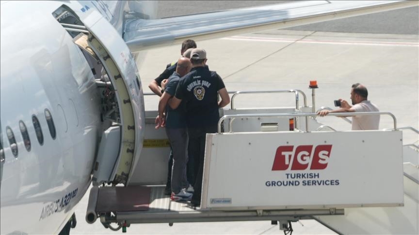 Hazreti Muhammed ve Hazreti Musa'nın karikatür çizimini yayımlayan Leman dergisinin yazı işleri müdürü Aslan Özdemir tutuklandı v.aa.com.tr/3629176