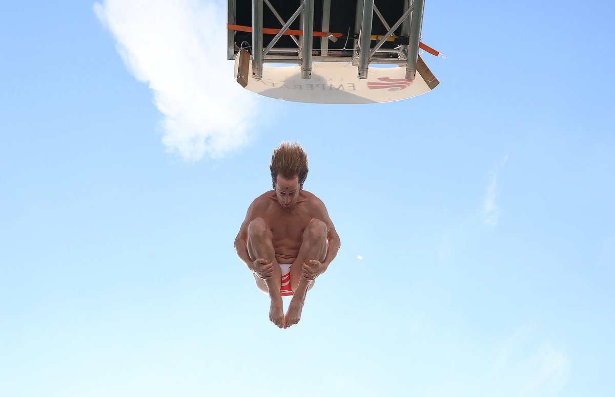 Maribor - Skoki v reko Dravo iz Glavnega mostu. Več na <a href="/vecer/">Večer</a>