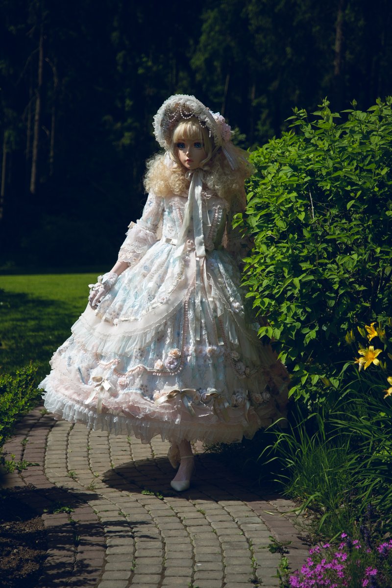 Progress? Maybe? 🤔
At least it's a road... even if it's suspiciously empty. 😶
Honestly, where is everyone?! 🥺

#Kigurumi #着ぐるみ #キグルミ #Lolitafashion #EGL #LostDoll