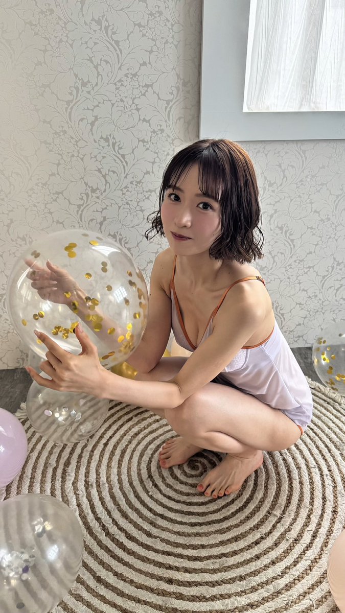 nekomii_o's tweet photo. ついに！デジタル写真集発売！
ねこみの誕生日である 7/13（日）0時〜 初めてのグラビア作品、1stデジタル写真集が2冊同時販売開始しました！

「ねぇ、好き？」
「好きにして、いいよ。」

https://t.co/LWCWEUj3qK

7/31までに購入の方に抽選でサイン入りチェキをプレゼントする企画もやってます✨️ https://t.co/hotLyqeVXP