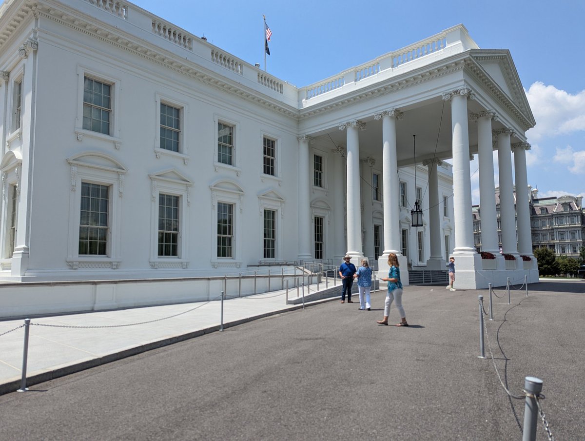 AZTeenReps's tweet image. Day 4 and 5 in D.C.
We met former Chairman @NicoDelgadoAZ at Congressman Hamadeh's office, toured the Capitol, White House, and countless other museums!