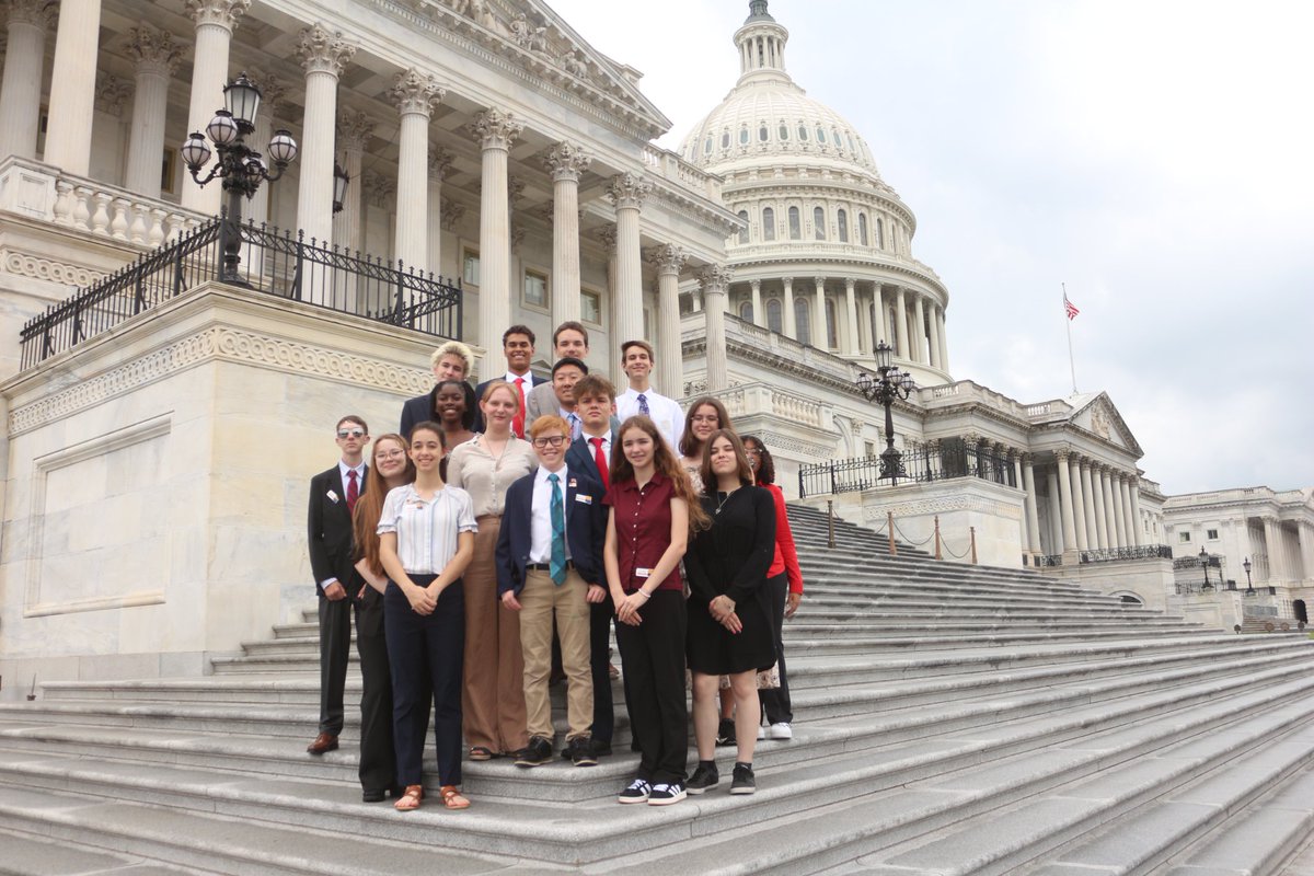 AZTeenReps's tweet image. Day 4 and 5 in D.C.
We met former Chairman @NicoDelgadoAZ at Congressman Hamadeh's office, toured the Capitol, White House, and countless other museums!