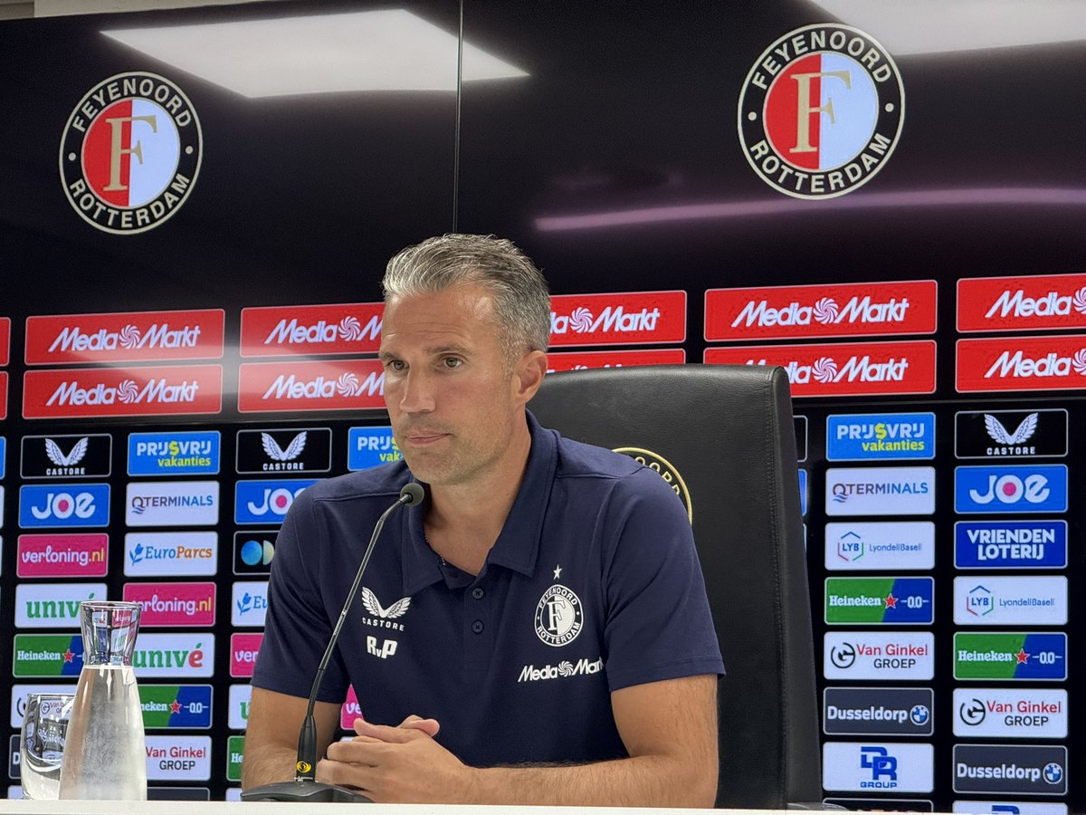 barracudo's tweet image. Robin van Persie acerca del futuro de Stephano Carrillo en Feyenoord:
"Estoy muy contento con Stephano. Los jugadores jóvenes necesitan minutos. Veremos si es con nosotros o en otro lugar. Nos gusta cómo entrena y cómo quiere mejorar cada día".