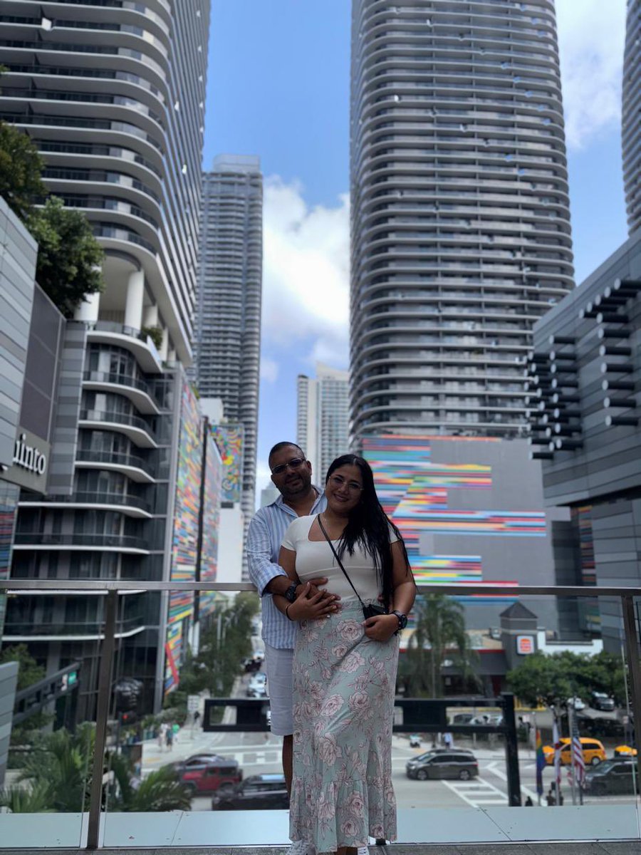 Loreperea's tweet photo. Un paseo por  Miami #Brickellcitycentre https://t.co/3aIj0b8EaM