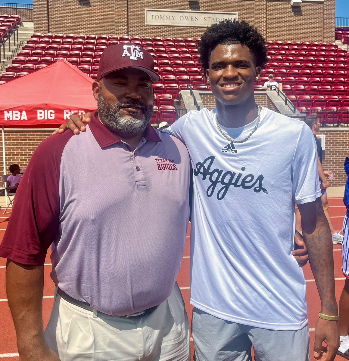 Mike Organ (@mikeorganwriter) on Twitter photo Hanging at <a href="/AggieFootball/">Texas A&M Football</a> starting QB Marcel Reedโs Football Camp with his pops <a href="/Tigerpride53/">Rod Reed</a>
<a href="/MontgomeryBell/">Montgomery Bell Academy</a> Hanging at <a href="/AggieFootball/">Texas A&M Football</a> starting QB Marcel Reedโs Football Camp with his pops <a href="/Tigerpride53/">Rod Reed</a>
<a href="/MontgomeryBell/">Montgomery Bell Academy</a>
